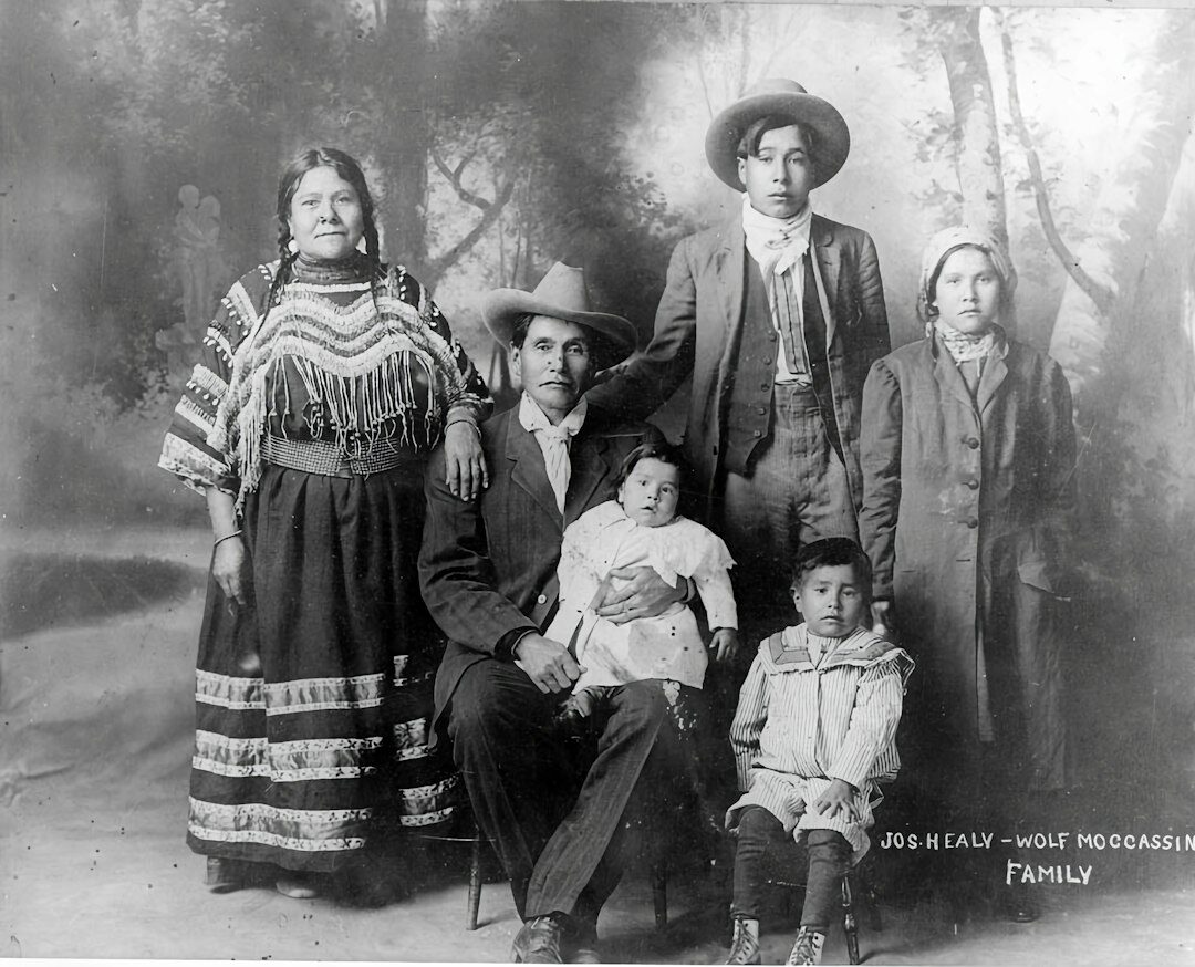 old black and white photo of uruguayan family